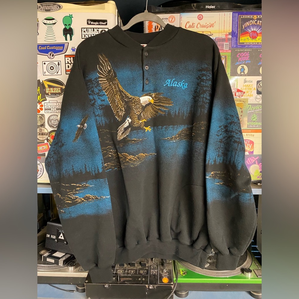 Vintage 90’s Alaska Art Unlimited Sportswear Made in USA with pockets Crewneck